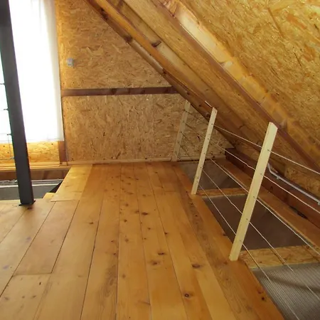 Joe's Place Gæstehus Log pod Mangartom